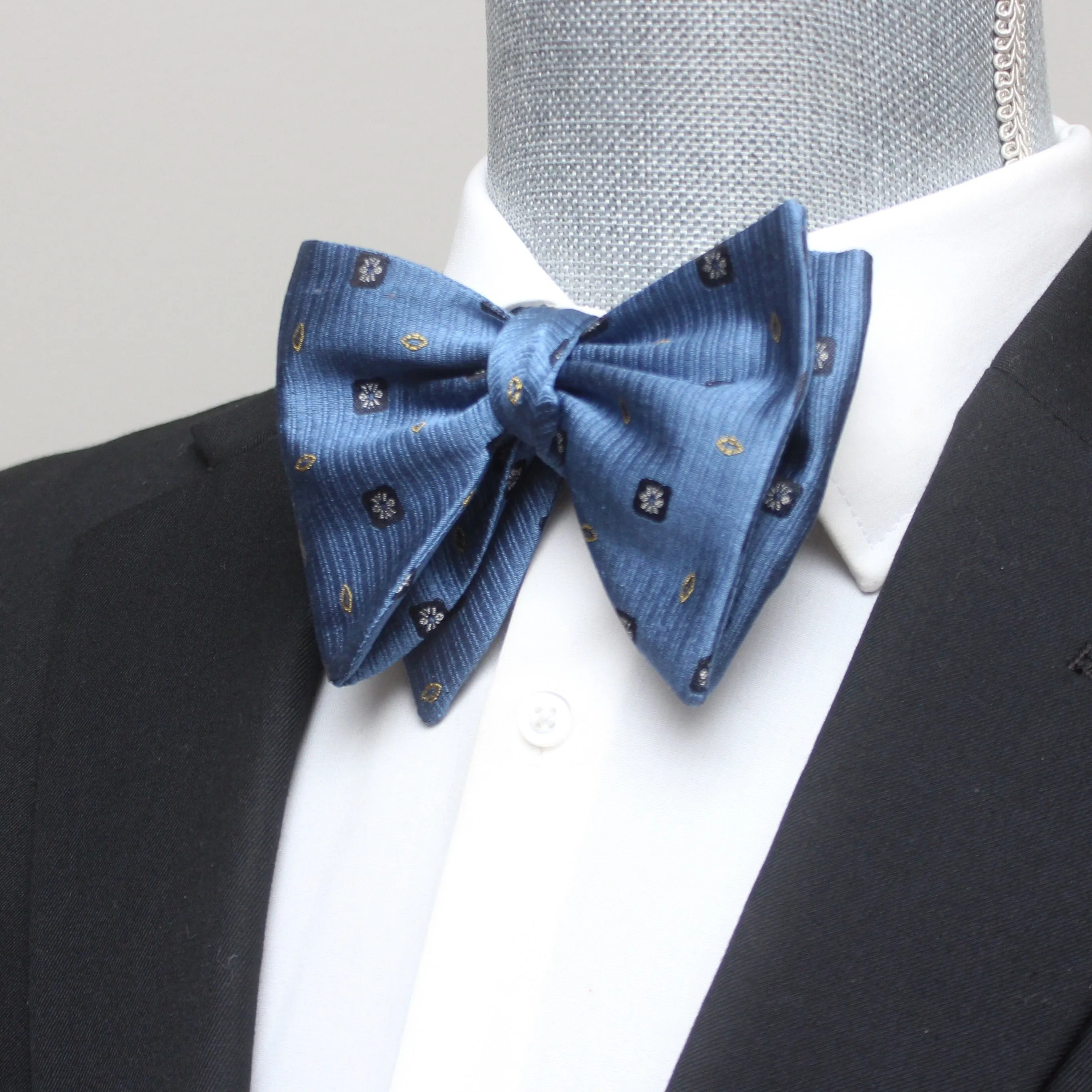 Big Butterfly Blue Ornament Silk Bow Tie